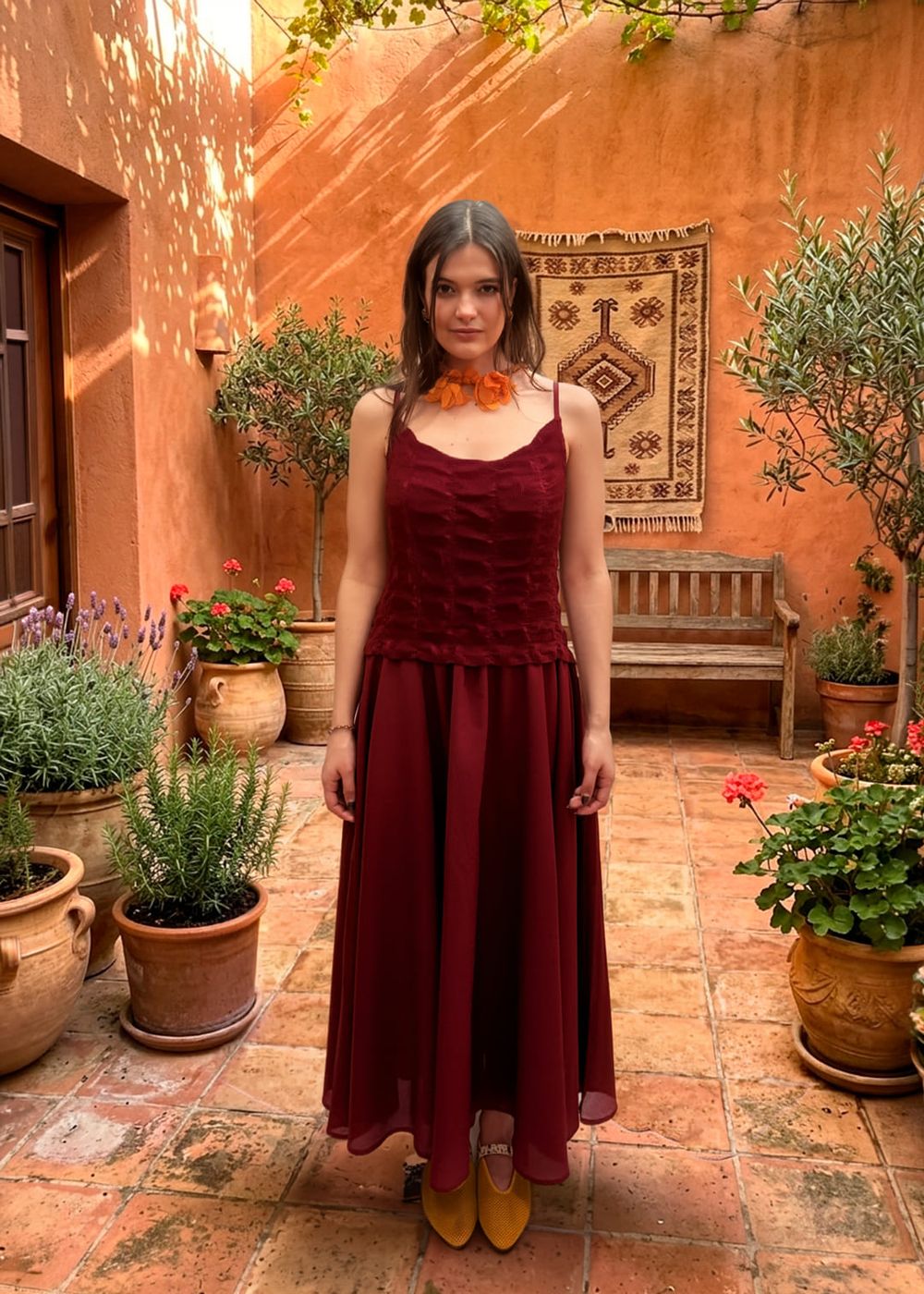 Prenda color burdeos, look 1